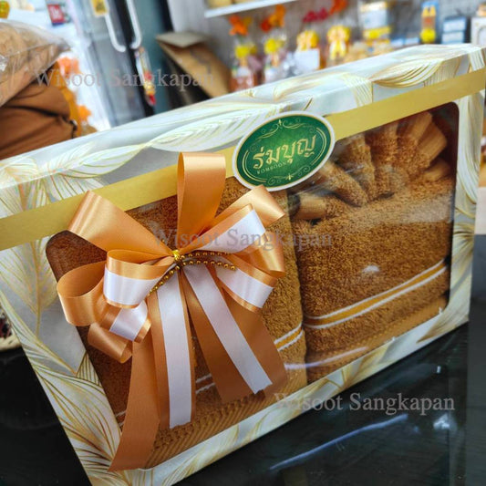 ผ้าขนหนู ชุดผ้าขนหนูถวายพระสงฆ์ 1 กล่องมี 2 ชิ้น สีพระราช ราคากล่องละ