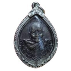 รุ่นถิ่นกำเนิด ปี 2520 หลวงปู่แหวน สุจิณฺโณ วัดดอยแม่ปั๋ง อ.พร้าว จ.เชียงใหม่ เลี่ยมเงินอย่างดีพร้อมใช้